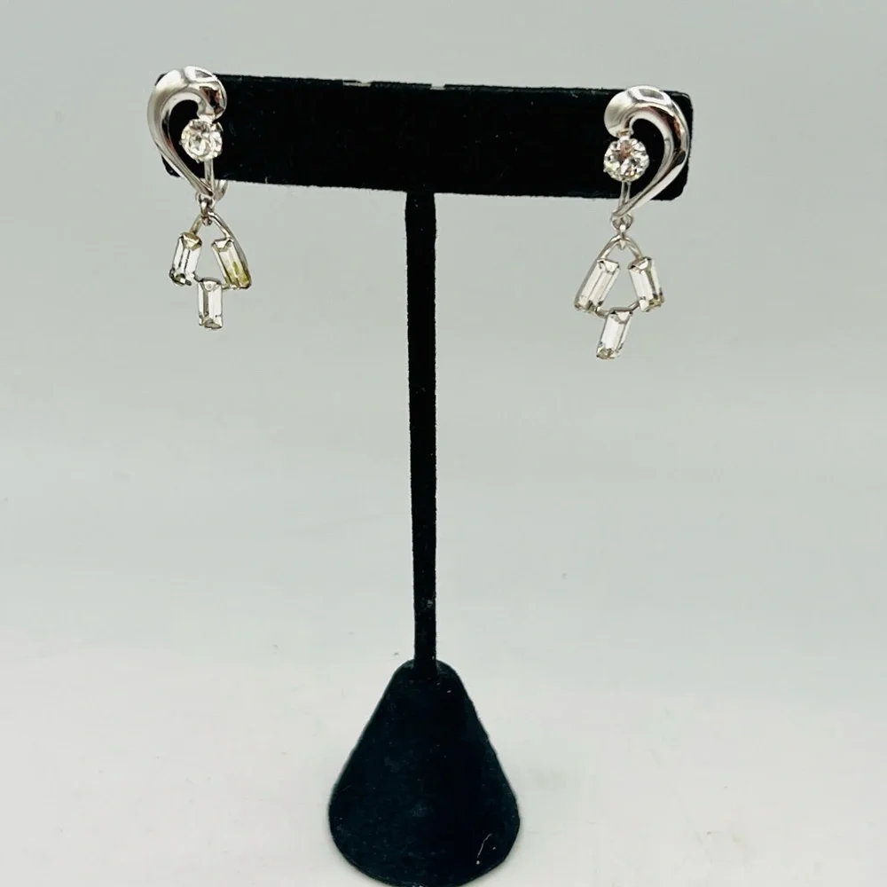 Vintage rhinestone clip on earrings clear baguette rhinestone dangles silver
